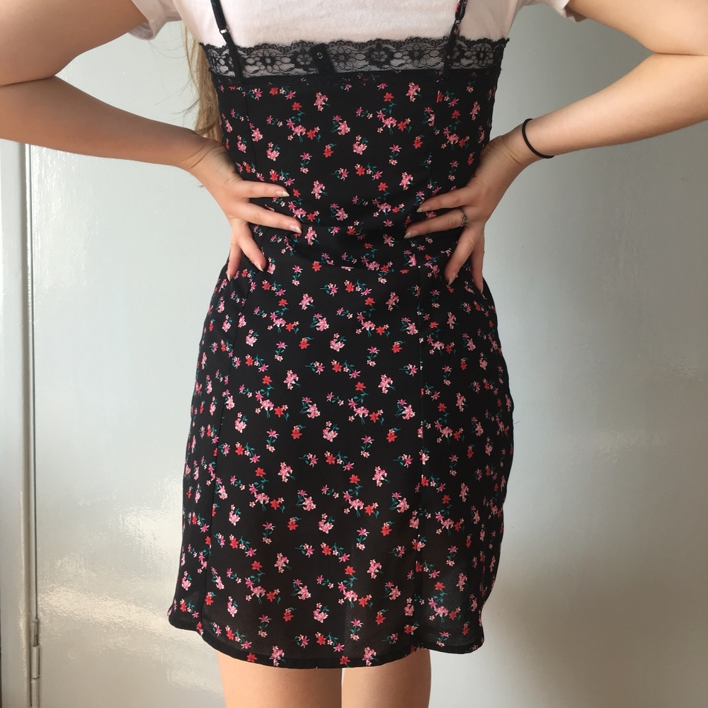 Lace Dress - Picture 6 of 6